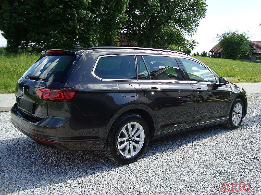 2021' Volkswagen Passat photo #3