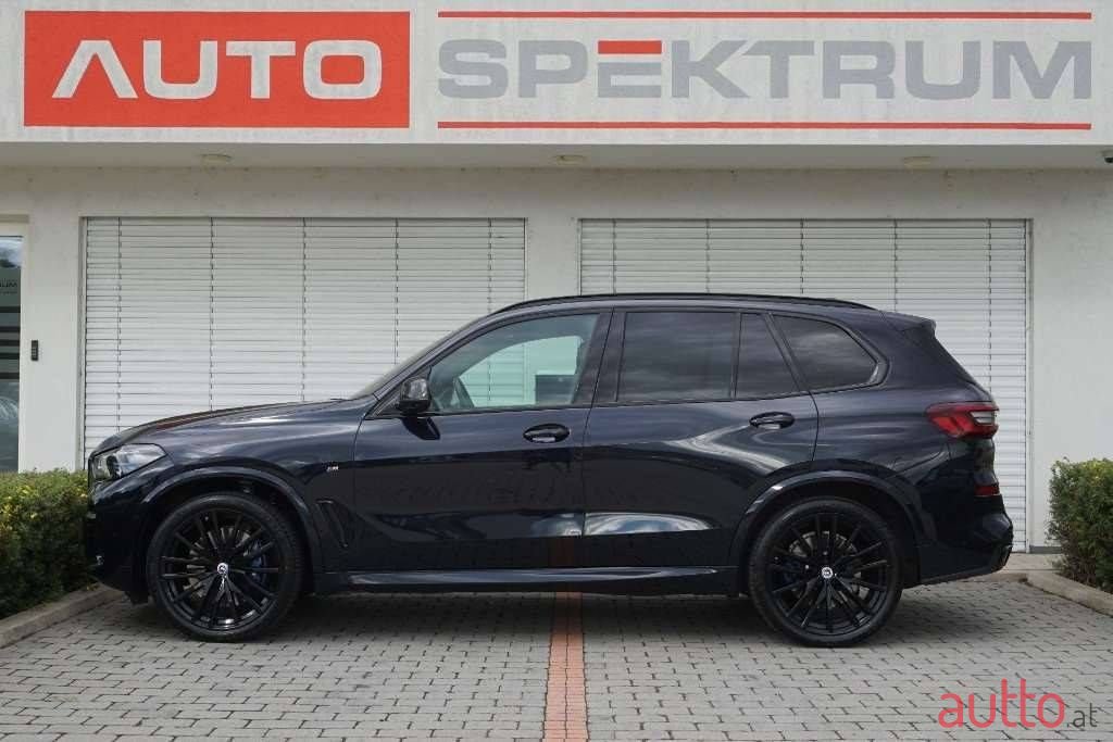 2022' BMW X5 photo #2