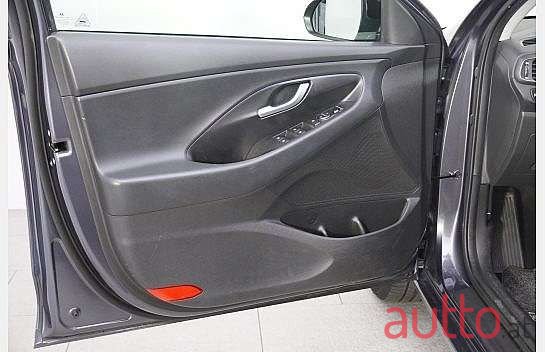 2019' Hyundai i30 photo #5