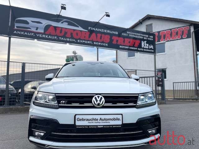 2018' Volkswagen Tiguan photo #2