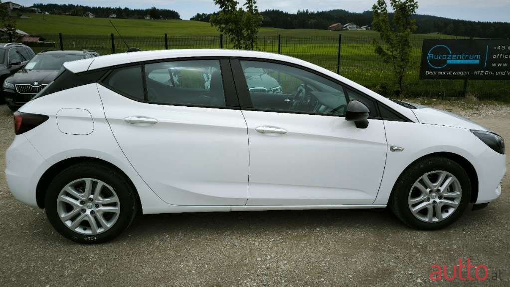 2021' Opel Astra photo #5