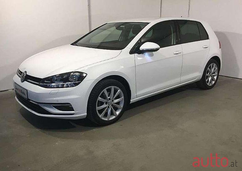 2019' Volkswagen Golf photo #1