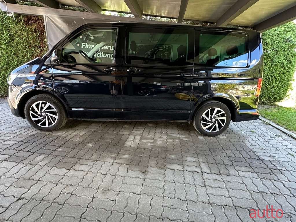 2023' Volkswagen Multivan photo #3