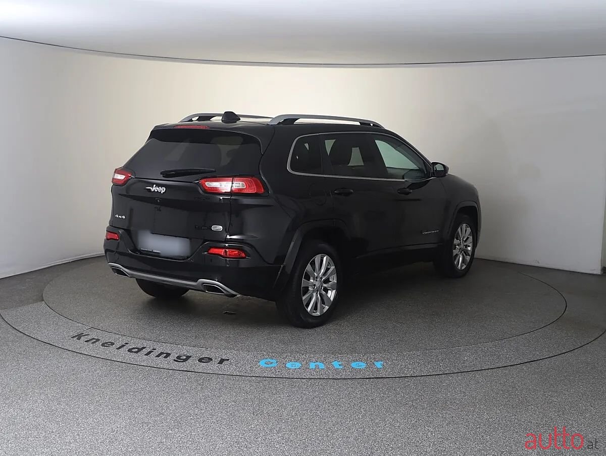 2018' Jeep Cherokee photo #6