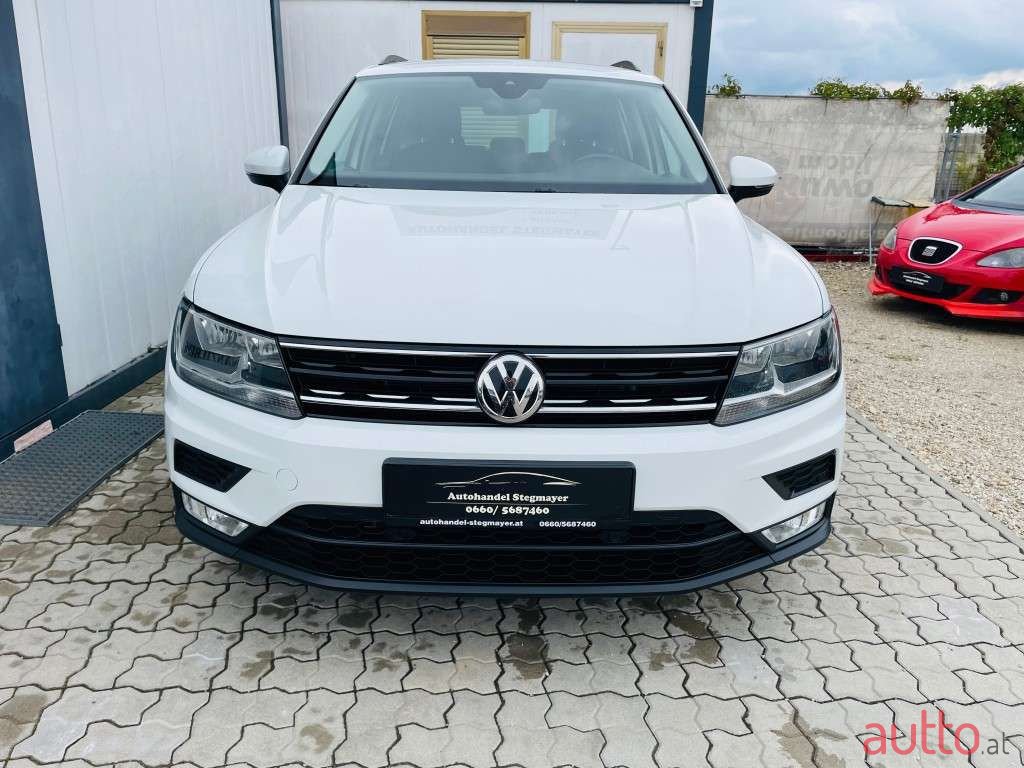 2017' Volkswagen Tiguan photo #2