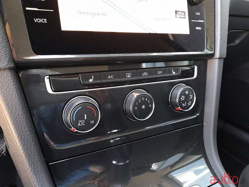 2019' Volkswagen Golf photo #5