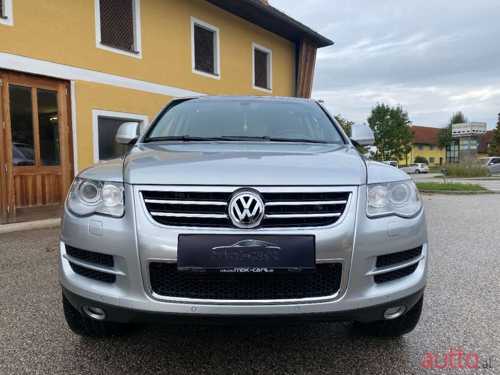 2008' Volkswagen Touareg photo #2