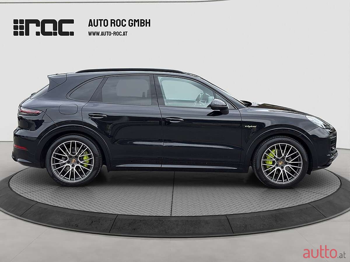 2021' Porsche Cayenne photo #6