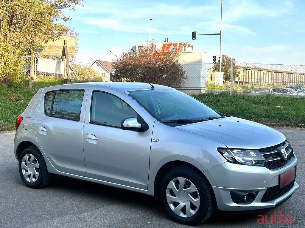 2016' Dacia Sandero photo #5
