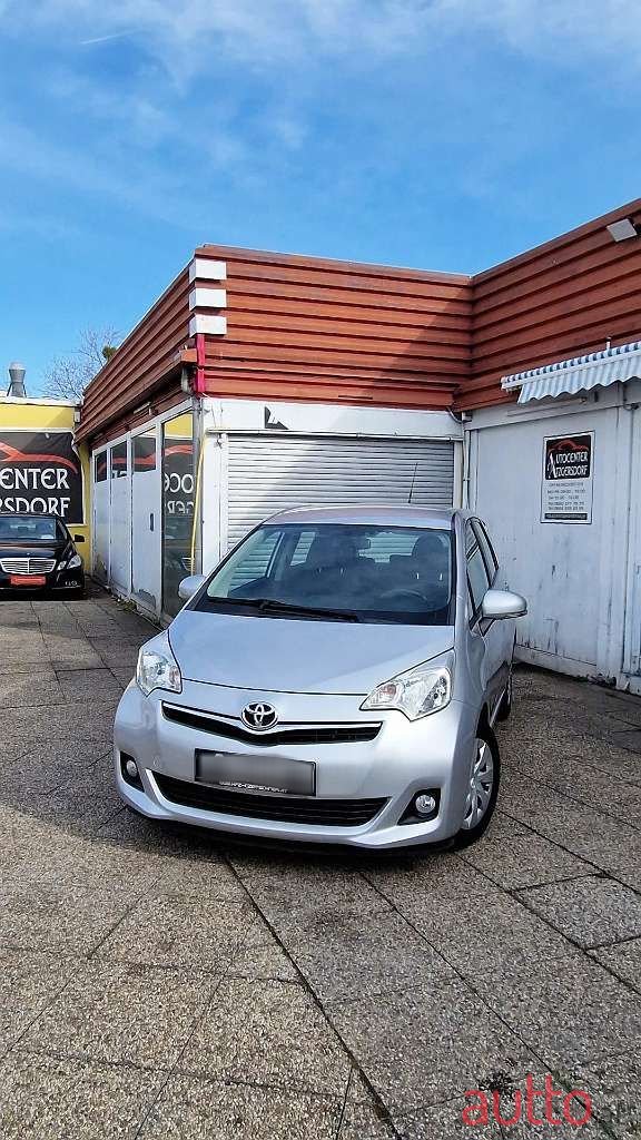 2012' Toyota Verso photo #2