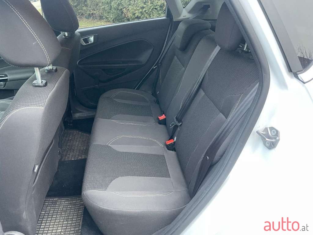 2015' Ford Fiesta photo #6