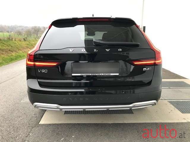 2022' Volvo V90 photo #6