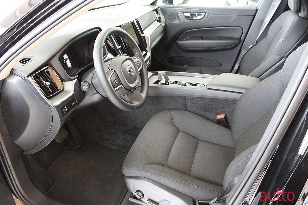 2022' Volvo XC60 photo #3