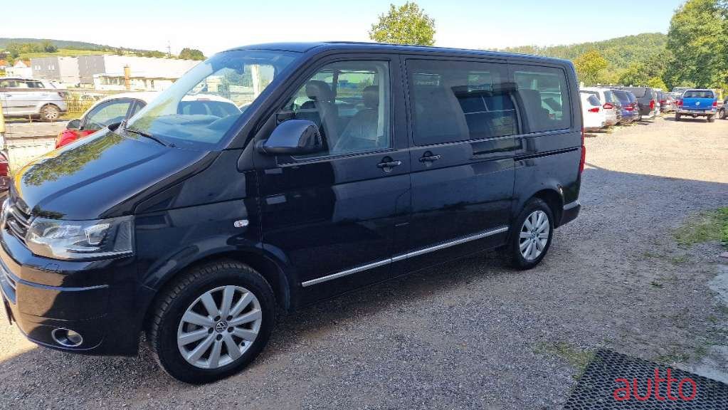 2013' Volkswagen Multivan photo #3