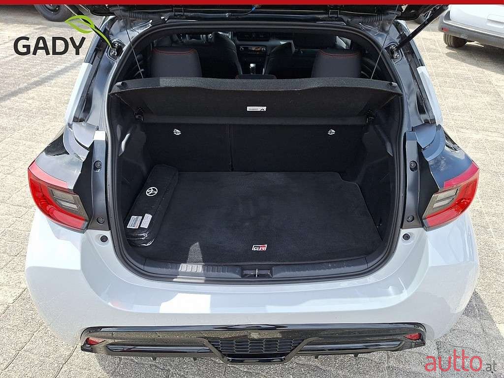 2024' Toyota Yaris photo #3