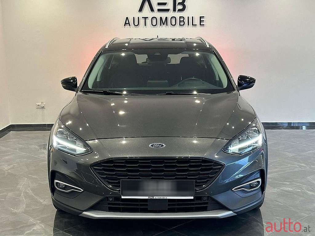 2020' Ford Focus photo #3