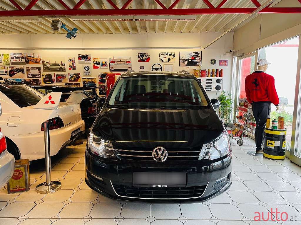 2017' Volkswagen Sharan photo #5