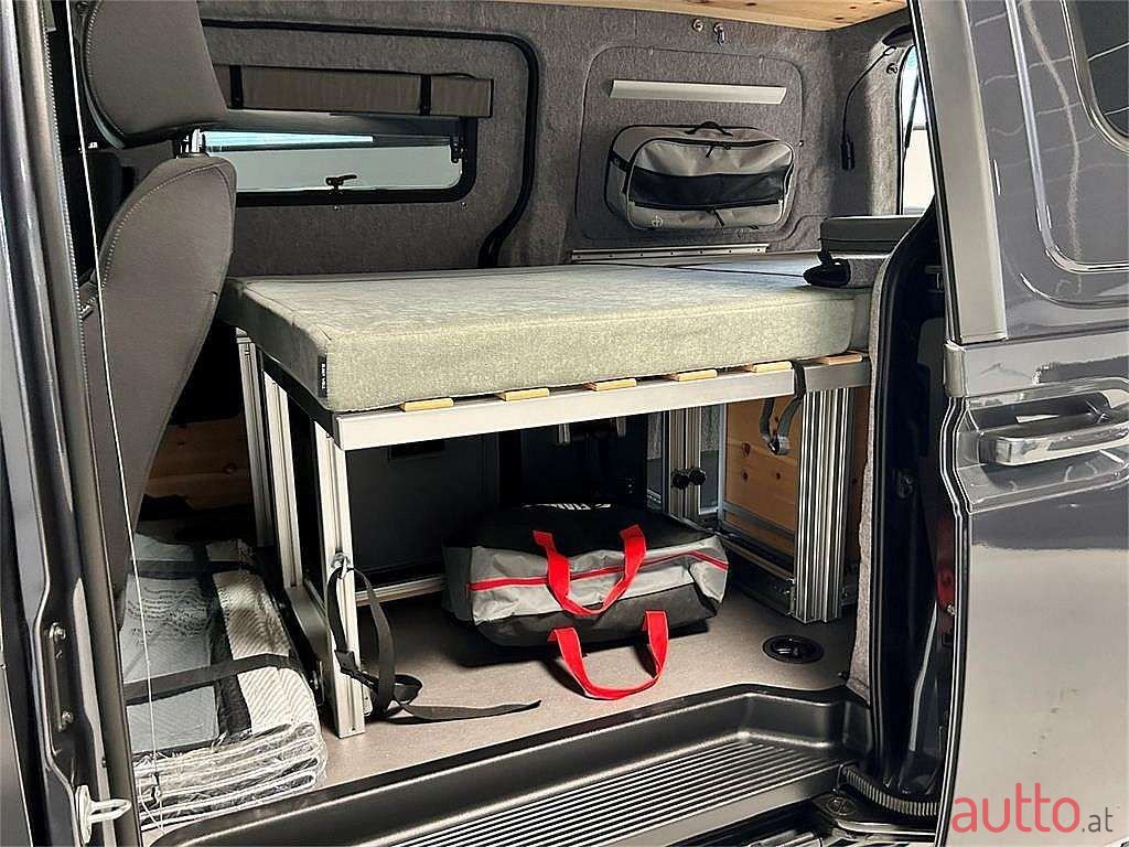 2022' Hyundai Staria photo #6