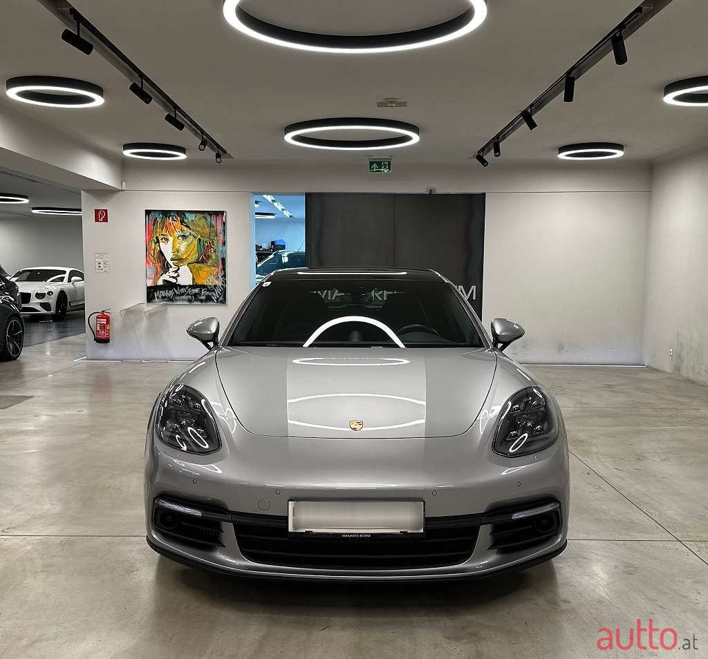 2017' Porsche Panamera photo #4