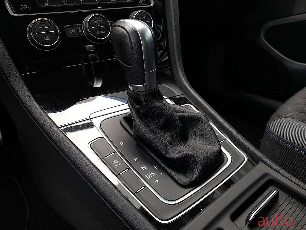 2019' Volkswagen Golf photo #4