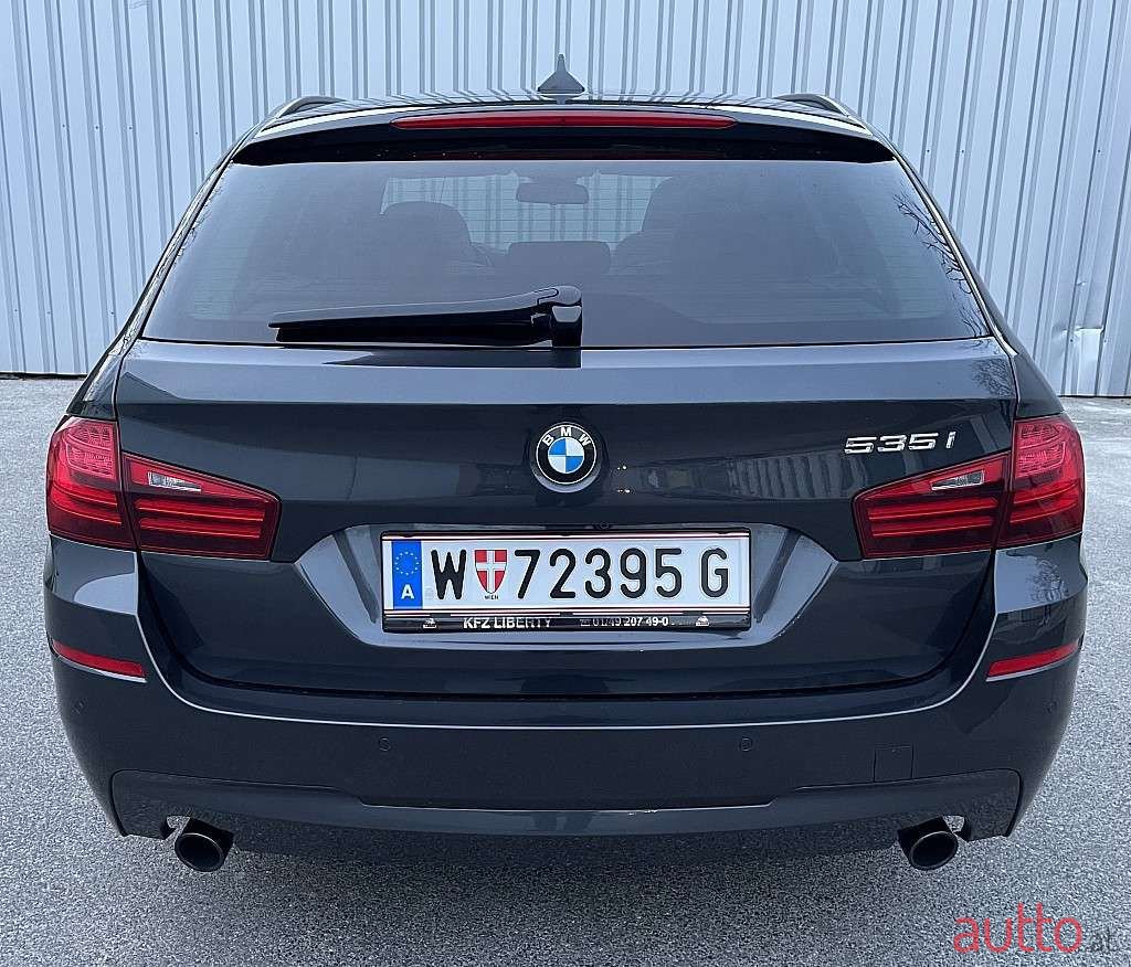 2011' BMW 5Er-Reihe photo #4