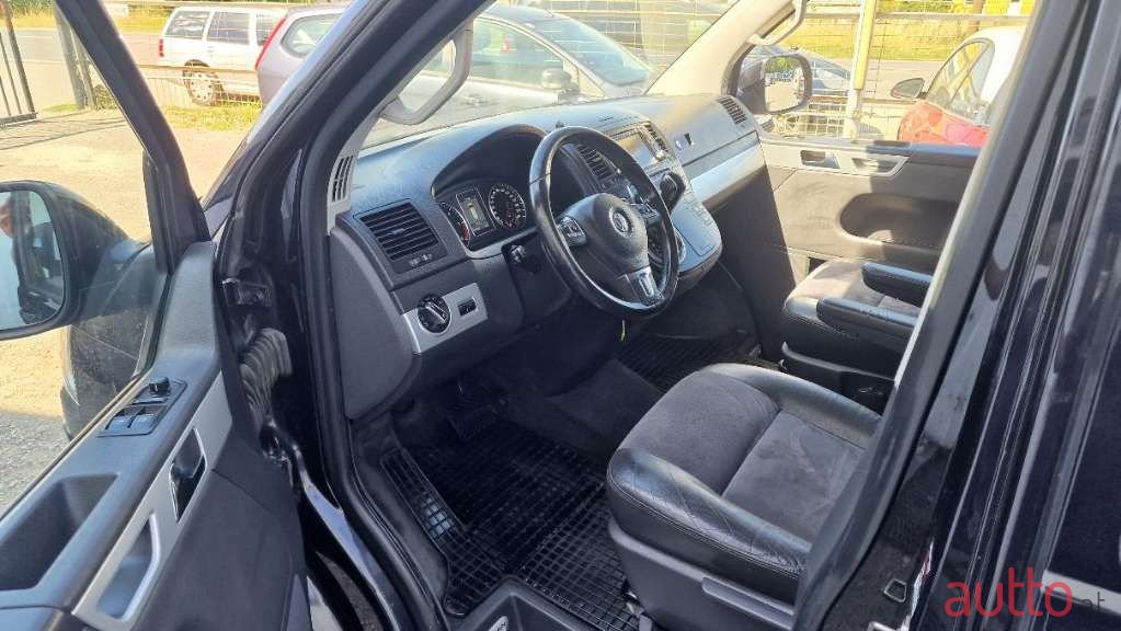 2013' Volkswagen Multivan photo #6