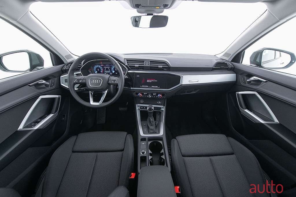 2023' Audi Q3 photo #4