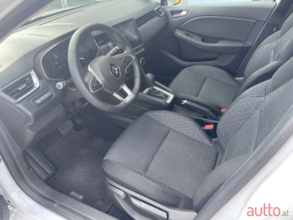 2021' Renault Clio photo #6