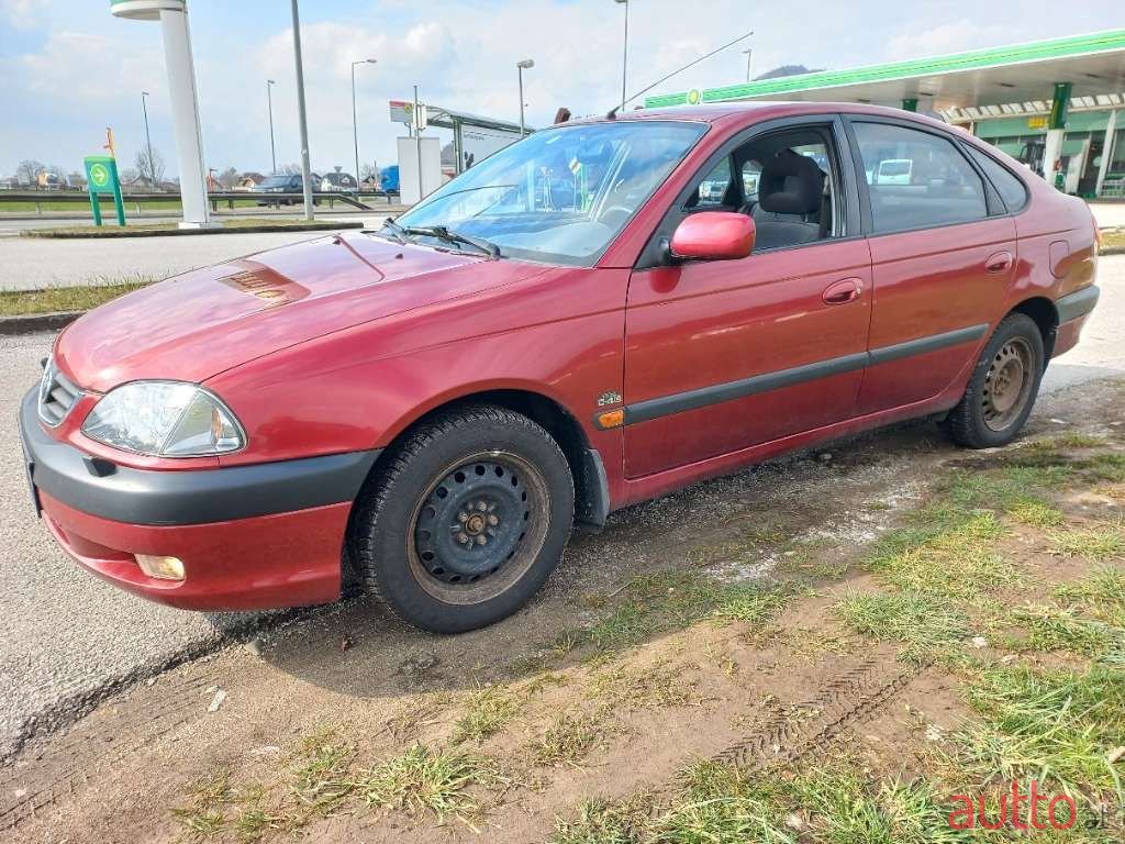 2001' Toyota Avensis photo #3