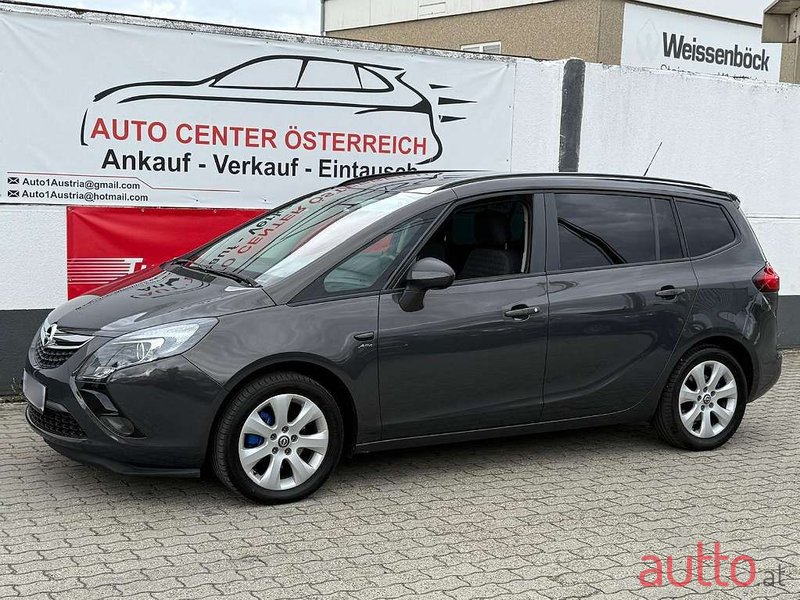 2013' Opel Zafira photo #2