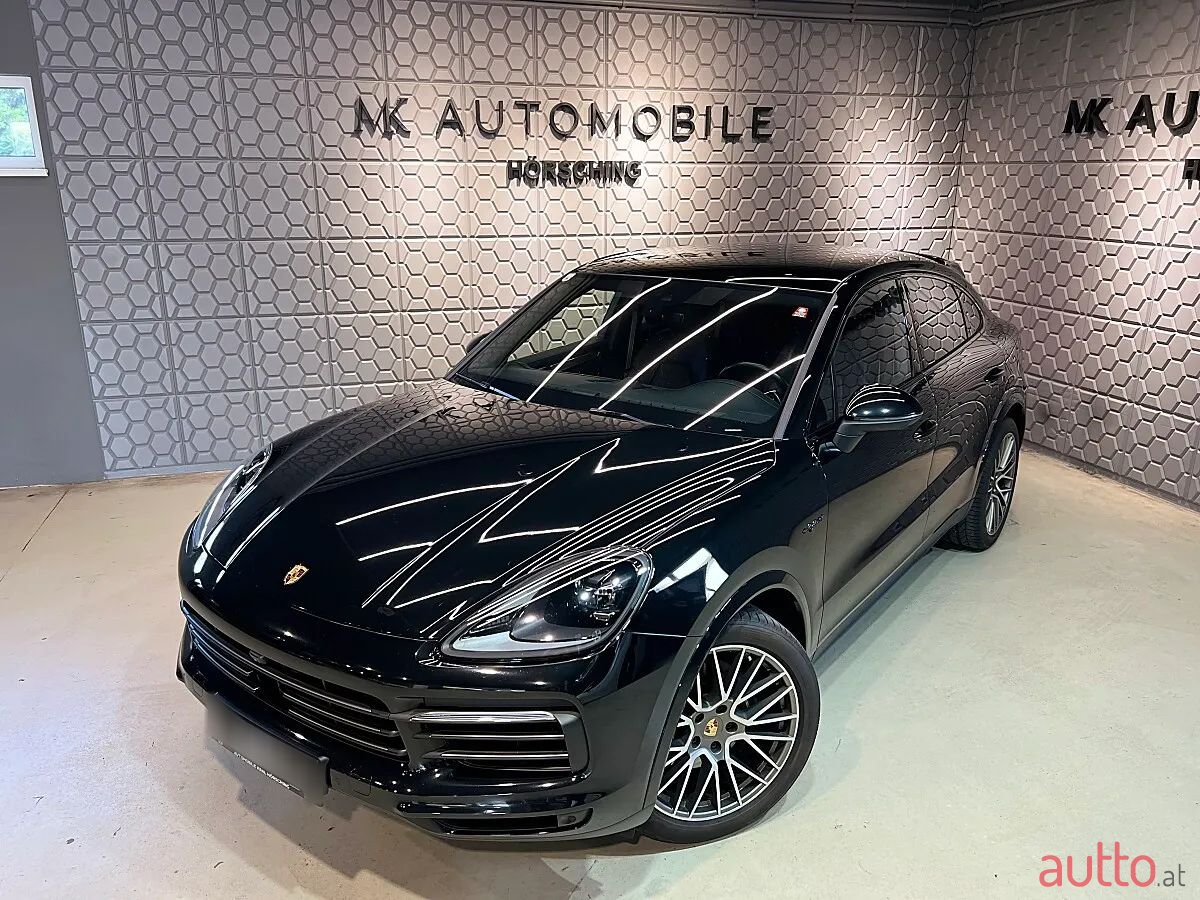 2023' Porsche Cayenne photo #2