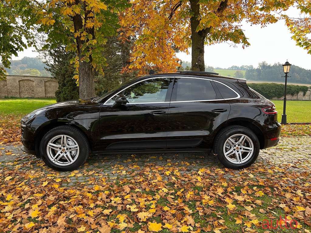 2016' Porsche Macan photo #2