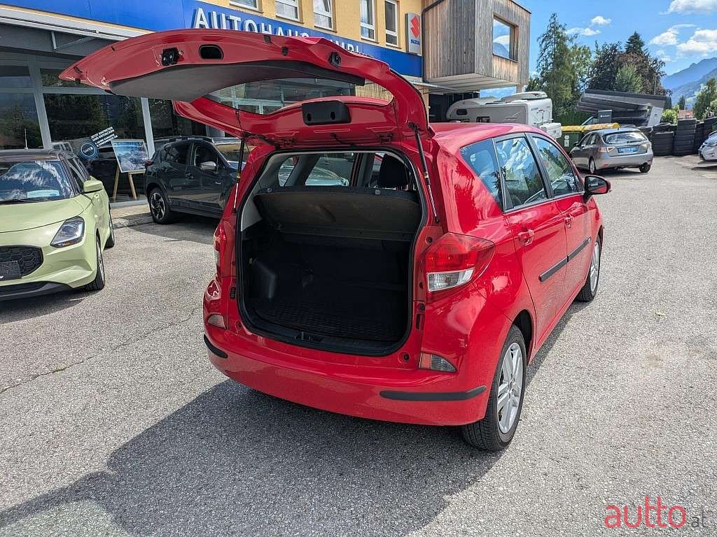 2011' Subaru Trezia photo #5