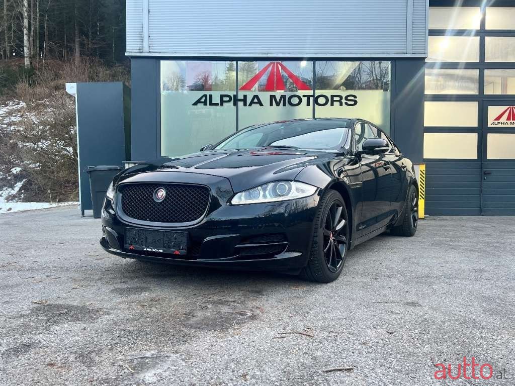 2014' Jaguar XJ photo #5