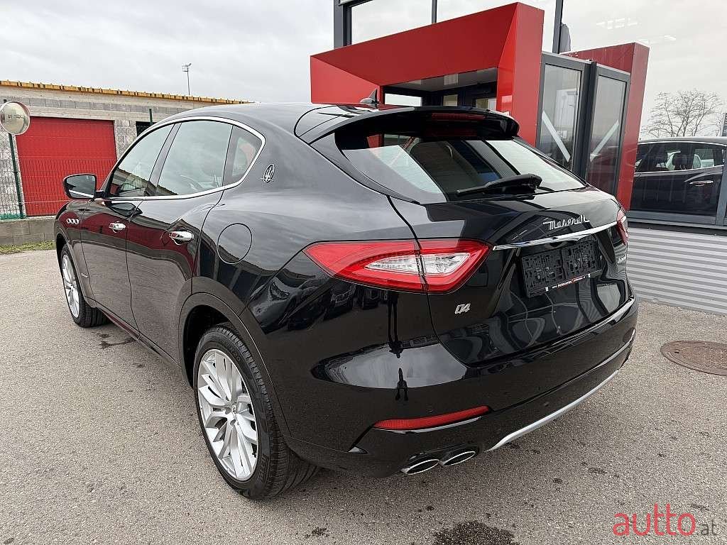 2020' Maserati Levante photo #5