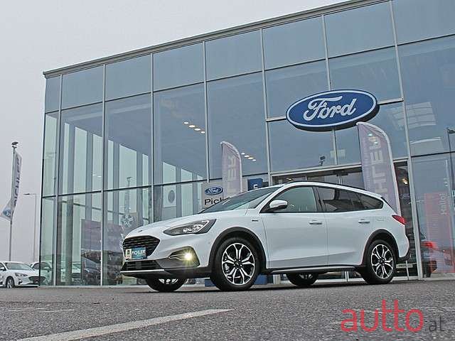 2020' Ford Focus photo #2