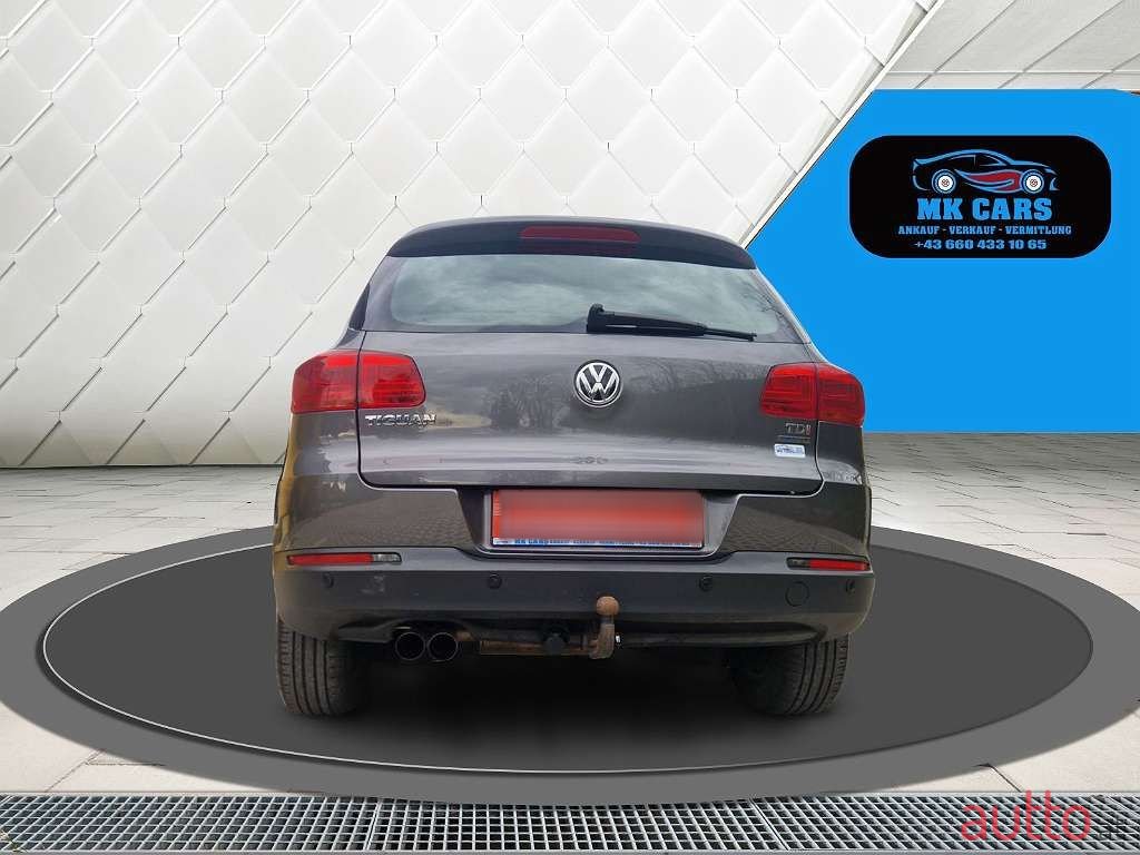 2012' Volkswagen Tiguan photo #5