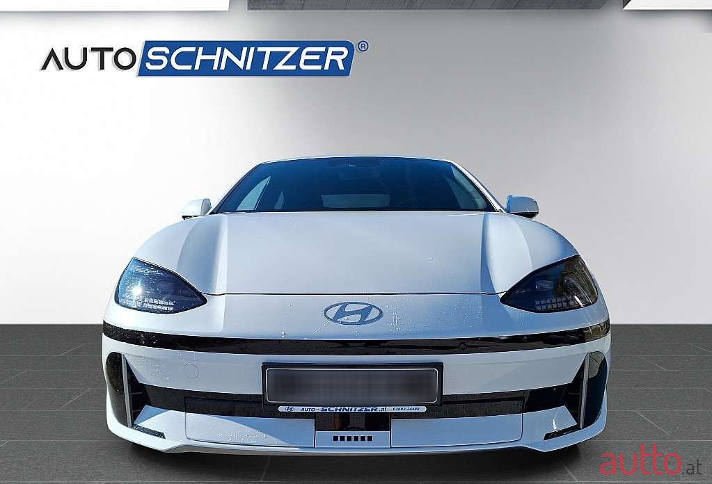 2023' Hyundai Ioniq 6 photo #2