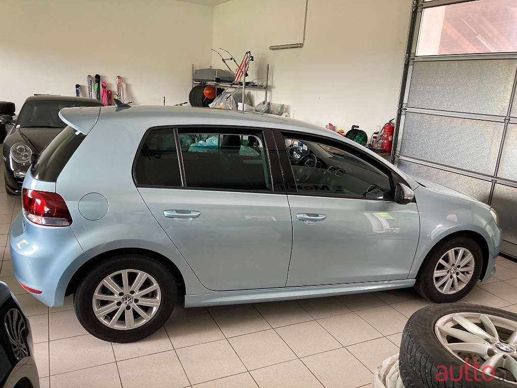 2010' Volkswagen Golf photo #1