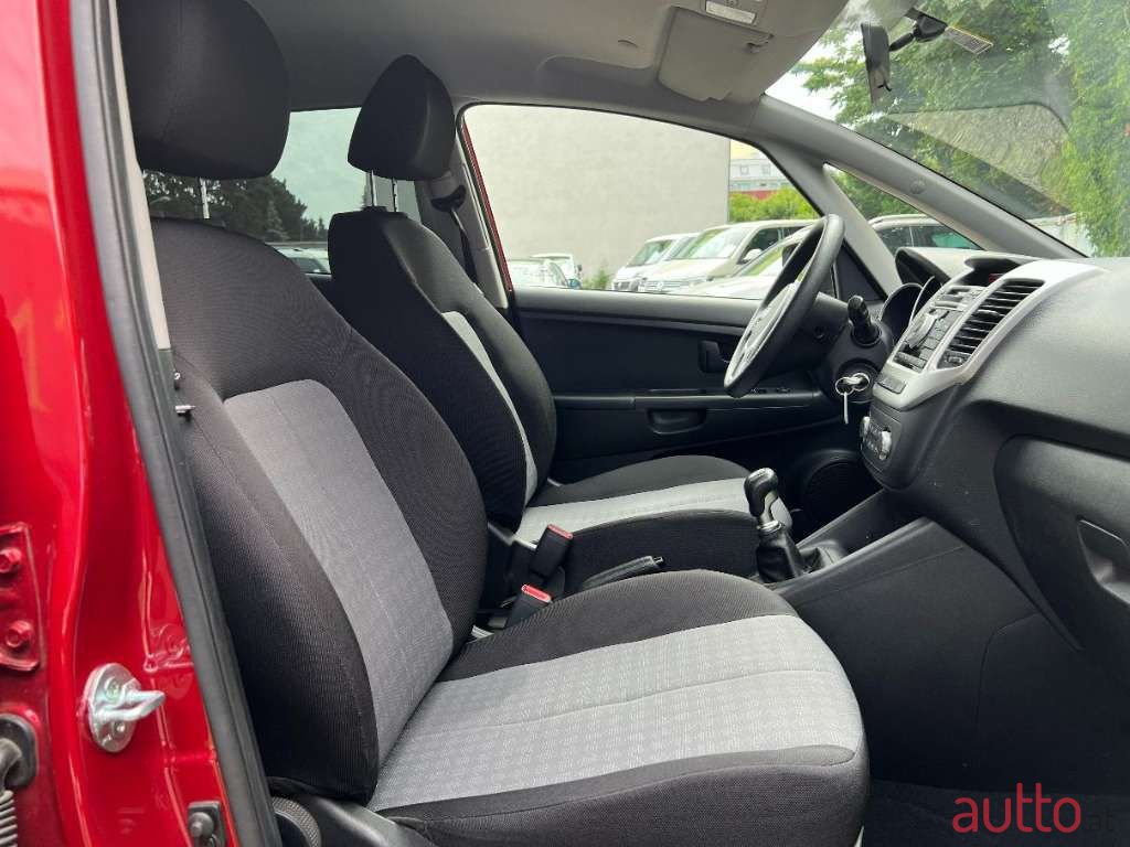 2015' Kia Venga photo #5