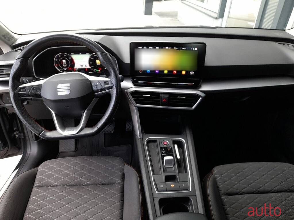 2021' SEAT Leon photo #2