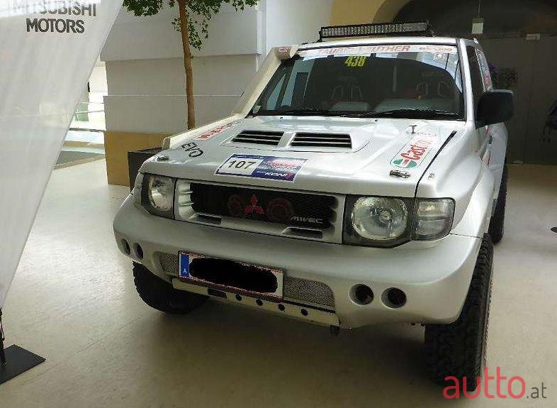 1998' Mitsubishi Pajero photo #1