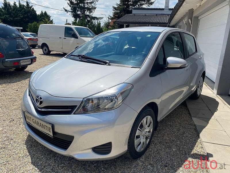 2012' Toyota Yaris photo #1