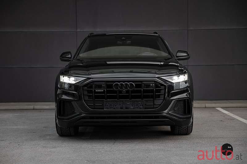 2019' Audi Q8 photo #3