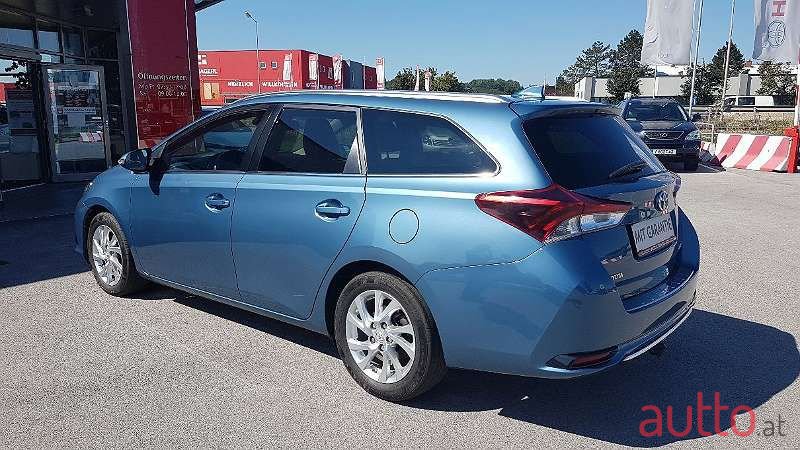 2016' Toyota Auris photo #3