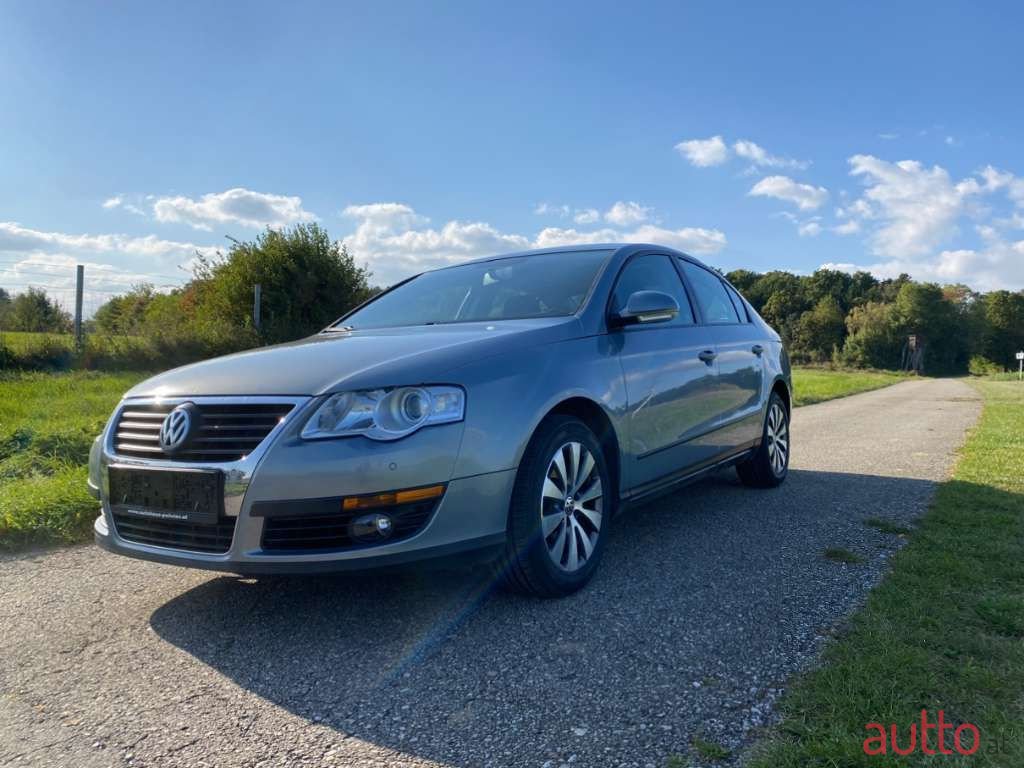 2010' Volkswagen Passat photo #1