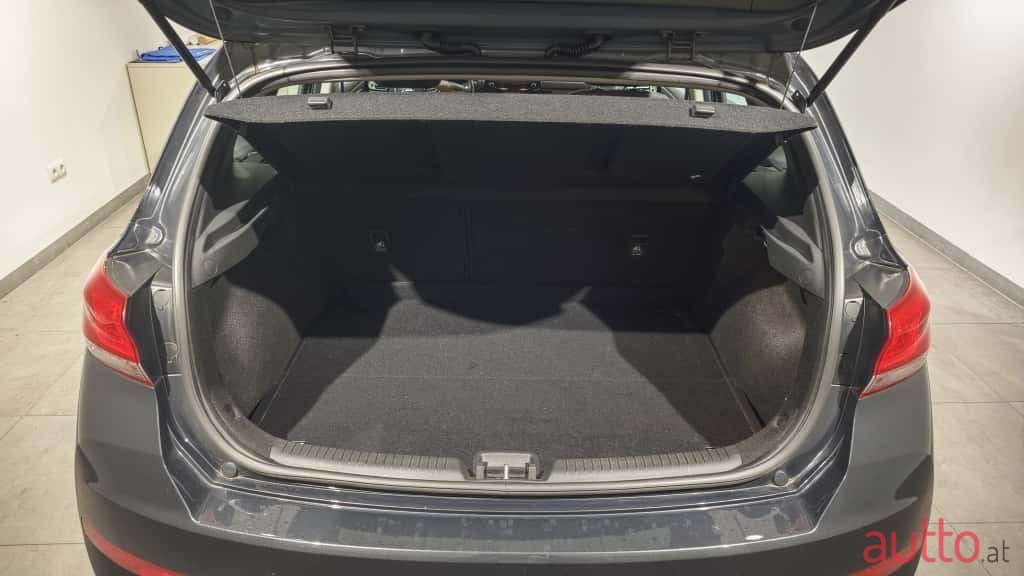 2021' Hyundai i30 photo #5