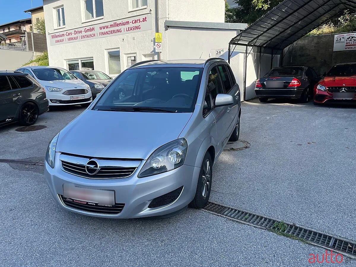 2011' Opel Zafira photo #5