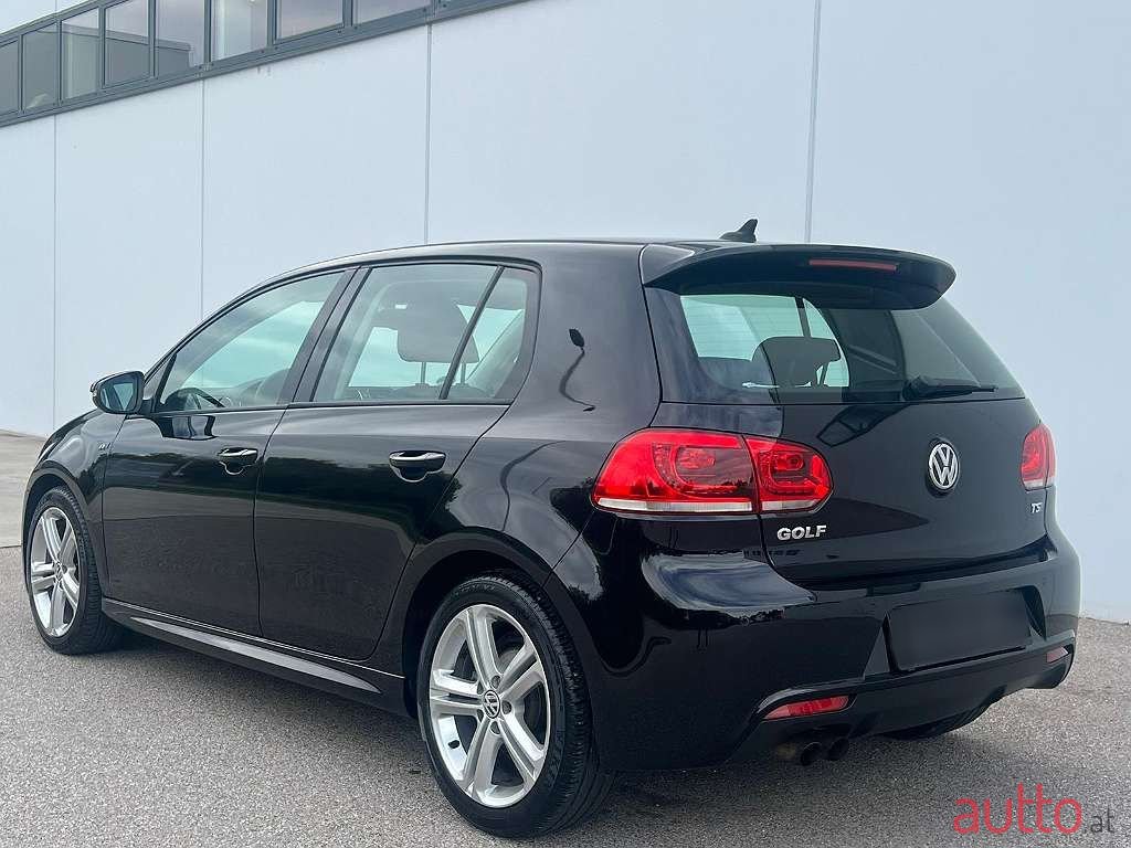 2011' Volkswagen Golf photo #6