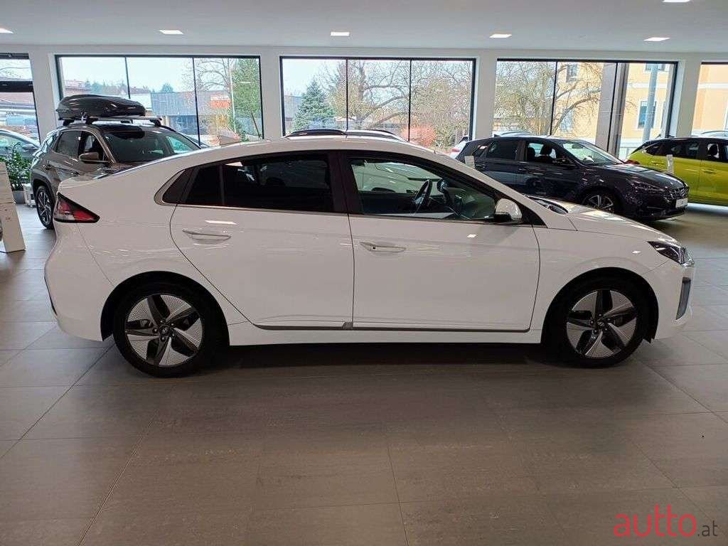 2021' Hyundai Ioniq photo #6